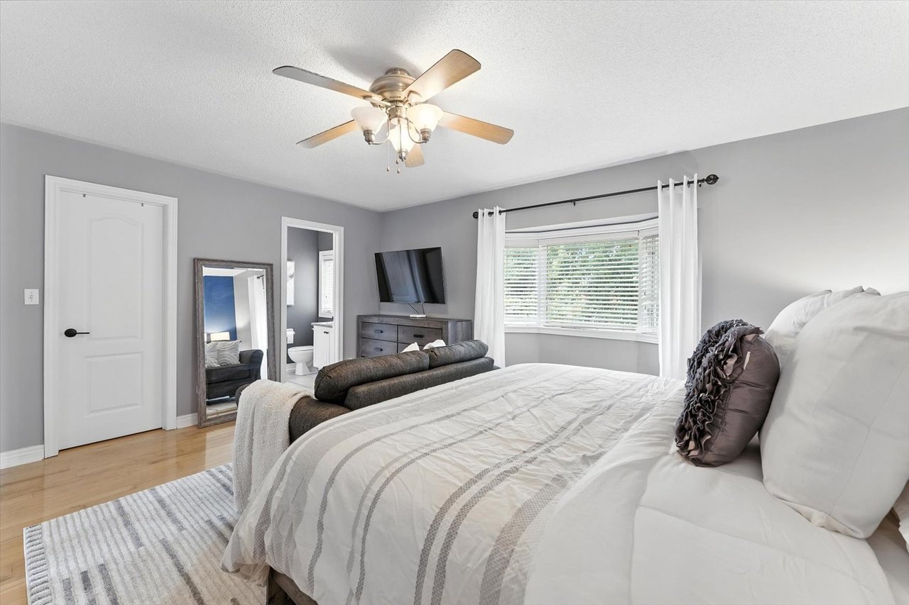 151 Mowat Cres
