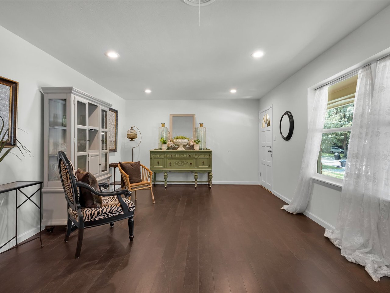 5821 Walla Ave.