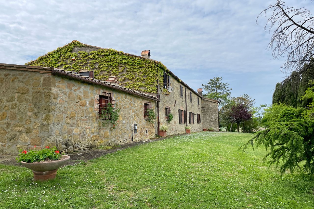 UNA FINESTRA SU PIENZA