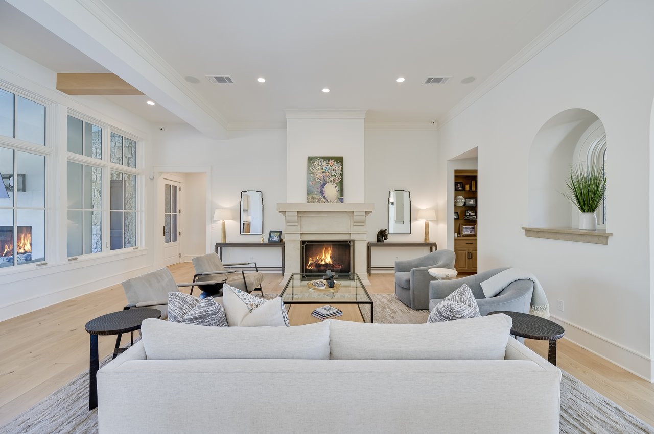 4907 Rollingwood Drive