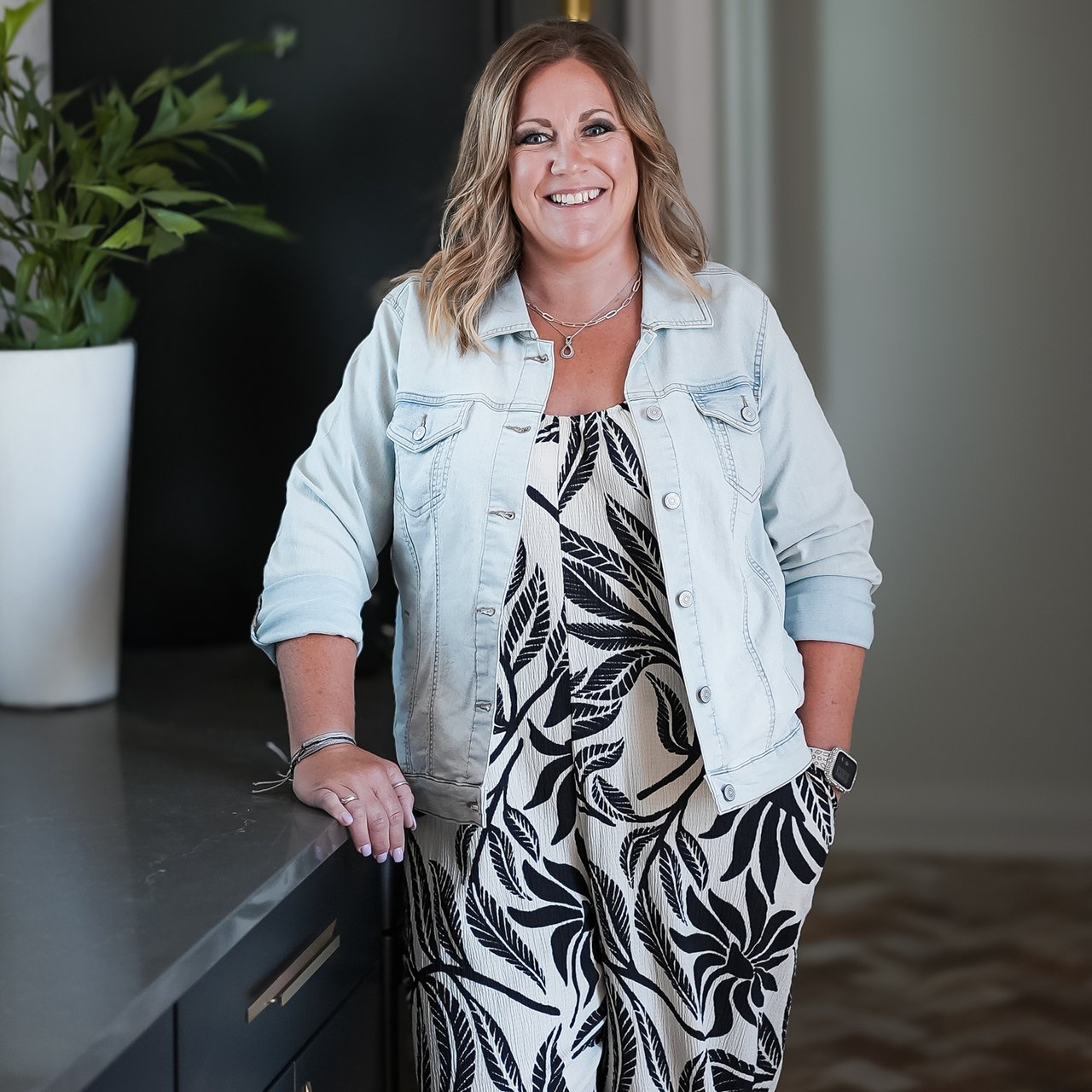 Aly Gordon West Des Moines, IA Real Estate Agent Headshot
