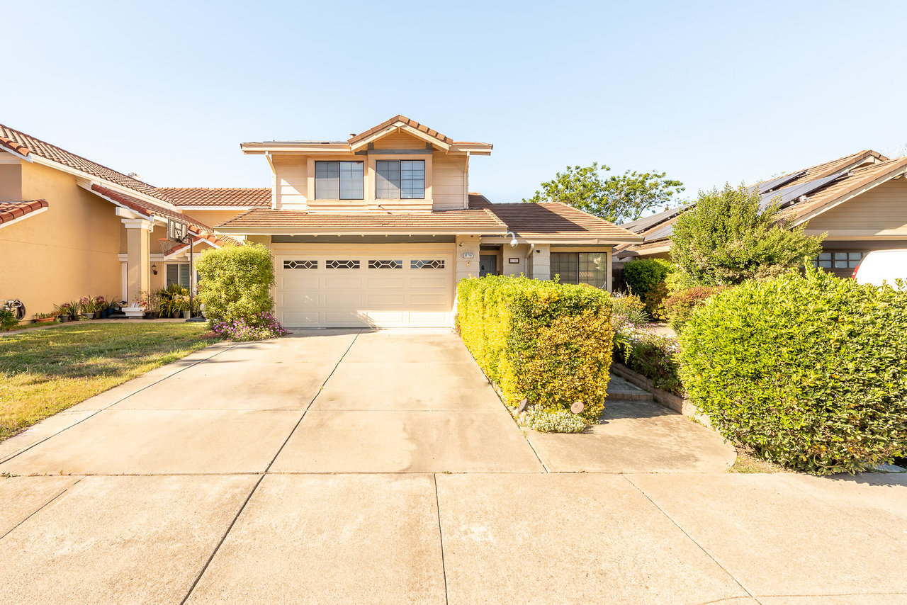 Newly Remodeled. 1 Bed/Bth down, Pioneer Elem!