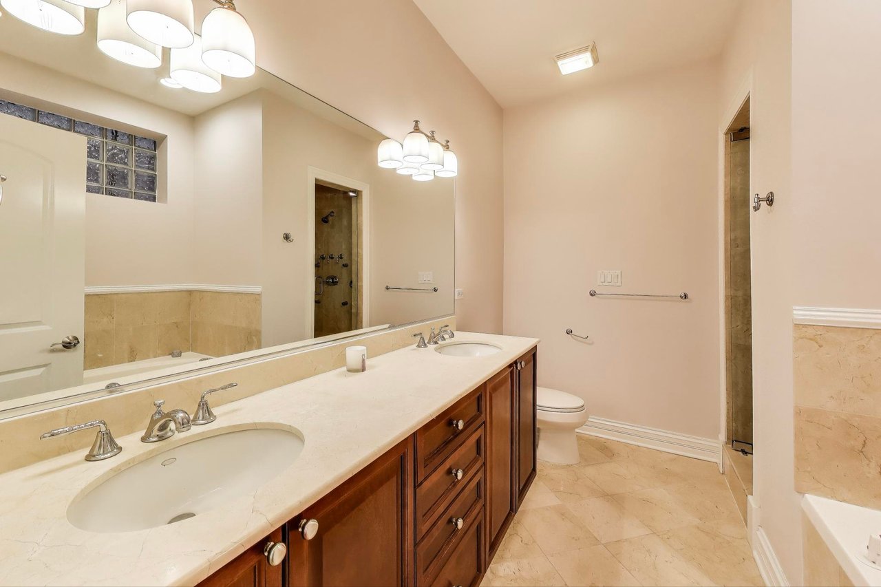 3555 N Marshfield Ave. Unit 1