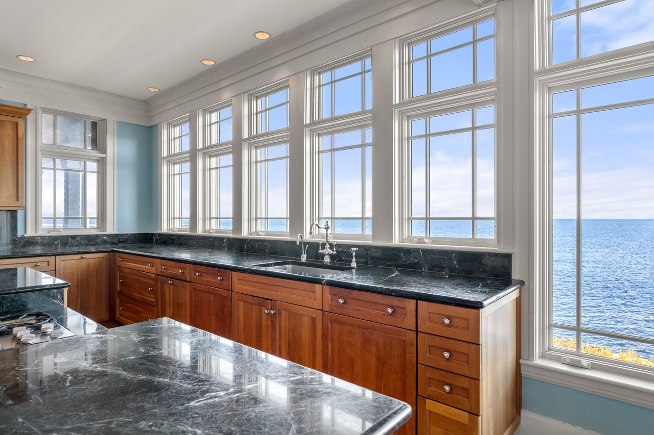 21 Circuit Ave, Scituate