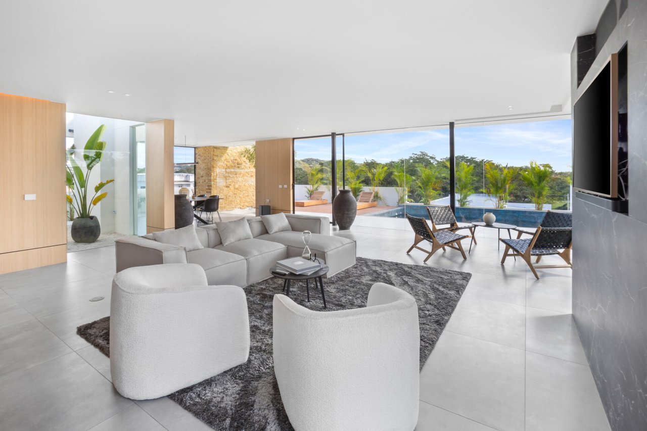 Villa Juba | Contemporary 4-Bedroom Villa with Mono Loco Beach Club Membership in Tamarindo