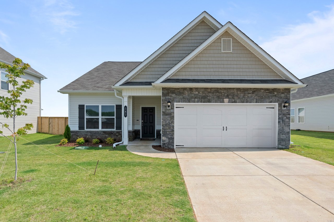 3-Bed, 2-Bath with Bonus Space & Mountain Views