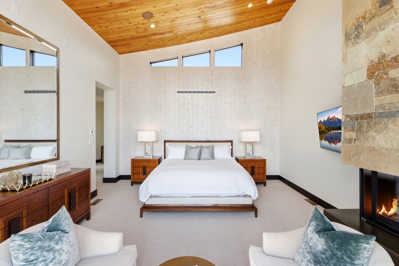 Top-of-Promontory Architectural Estate — Furnished & Turnkey - Front-Row Mountain Views