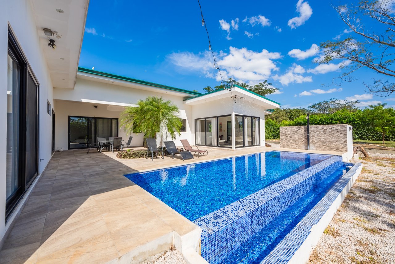 V-Stella Ju | House with Pool and Mixed-Use Land for Sale Near Finca Panamá, Costa Rica