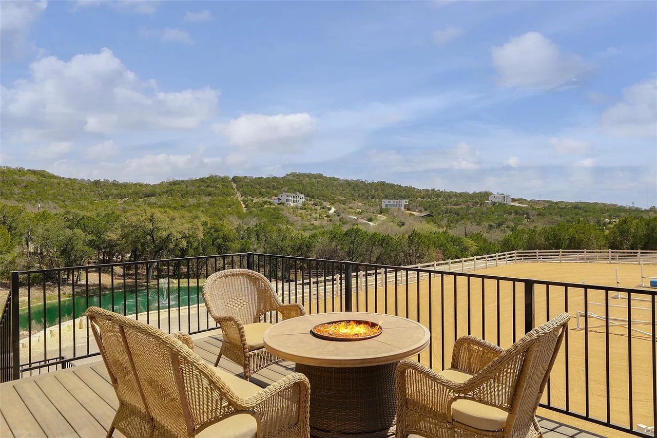 Incredible Equestrian Property - Main House, Guest House, Barn, Stables, Apartment, Riding Arena and Corrals