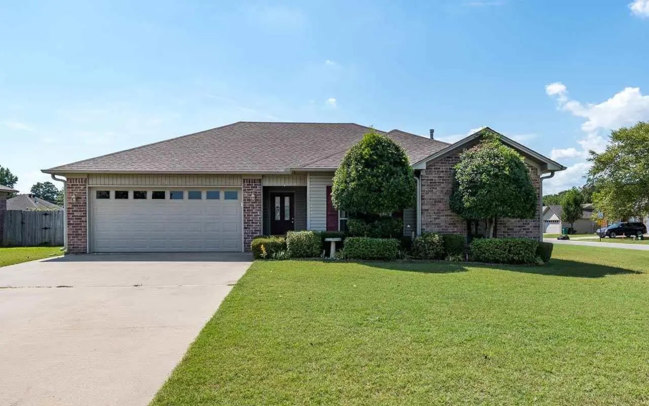 51 Magnolia Dr