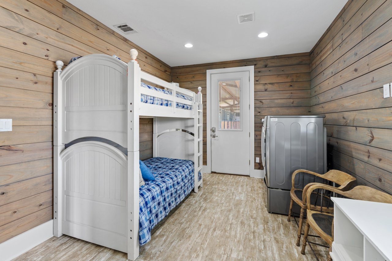 1457 Avenida High View