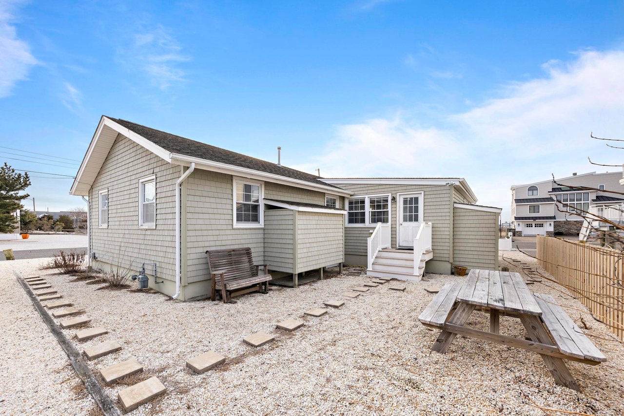 25 Joan Rd, Long Beach Township - Pet Friendly 