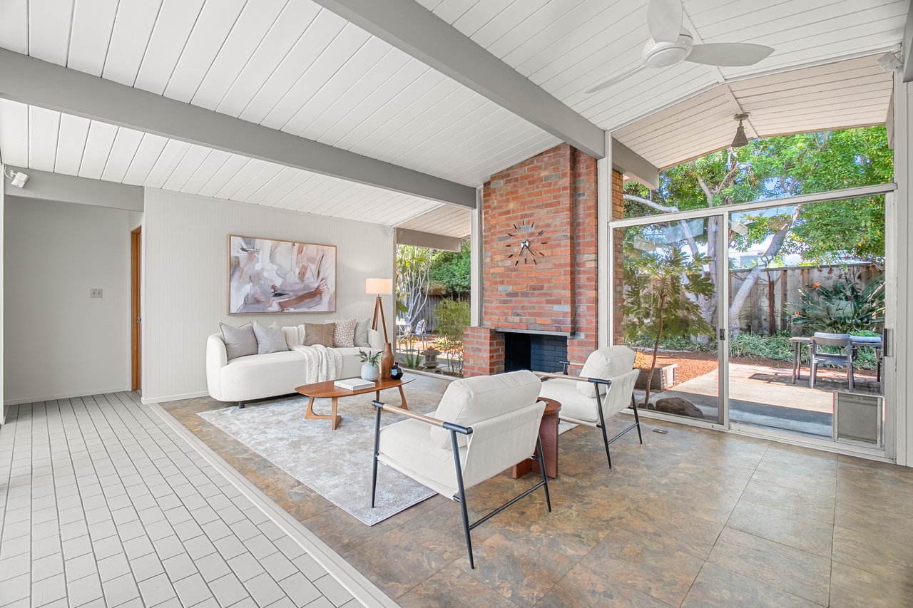 747 Duncardine WAY