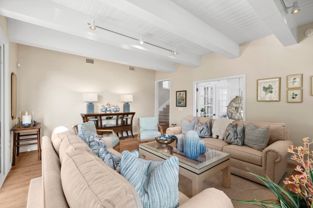302 Narcissus Avenue