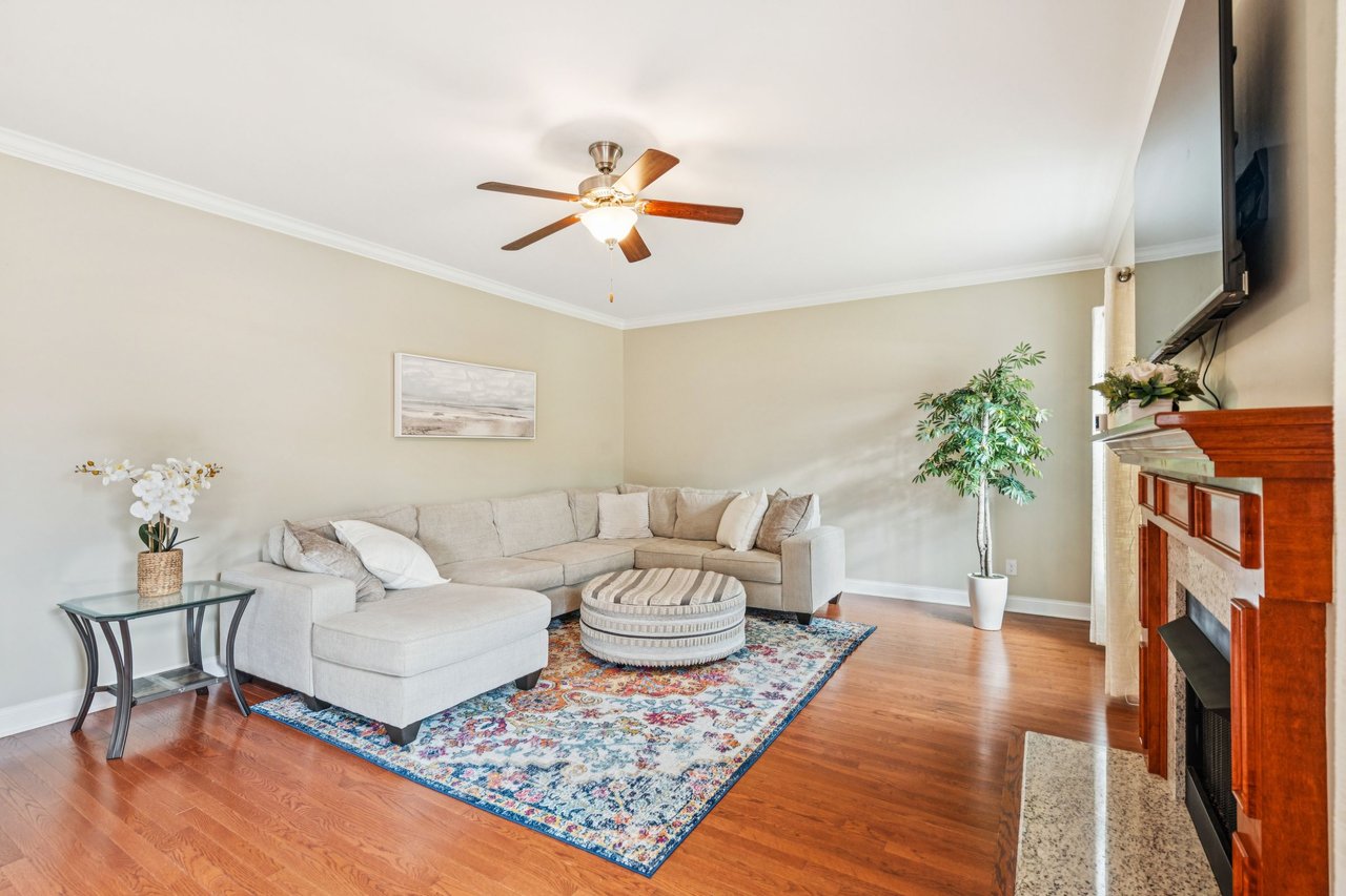 5516 Crescent View Dr