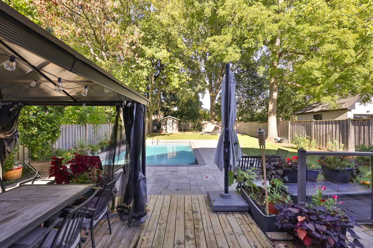 1075 Haig Blvd