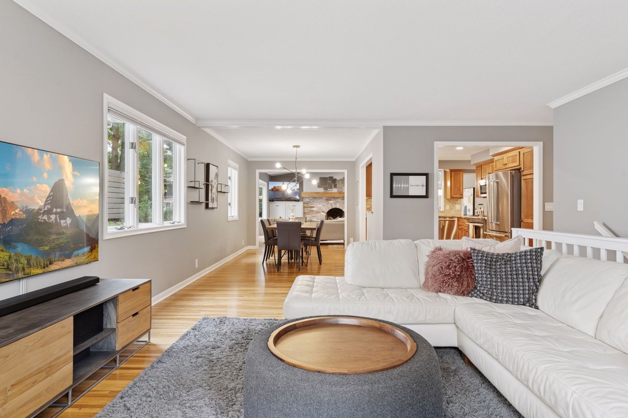 *PENDING* 4516 Vandervork Ave, Edina