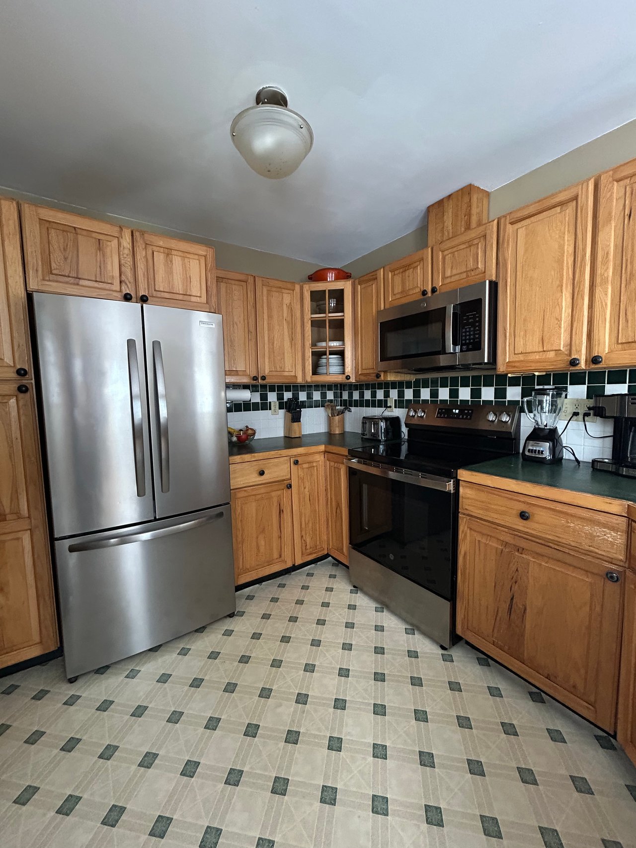 56 Lake Av, Rockland