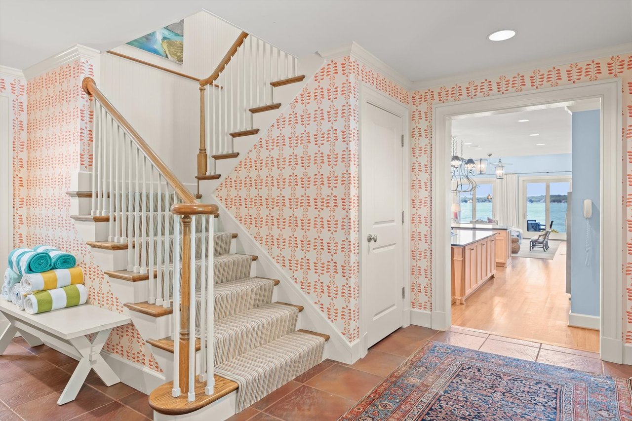 654 Round Hill Road
