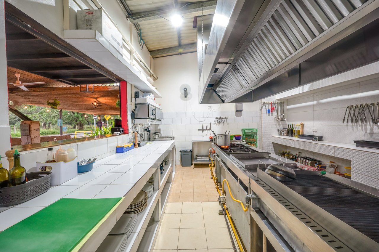 LA FORKETTA - ICONIC RESTAURANT FOR SALE 