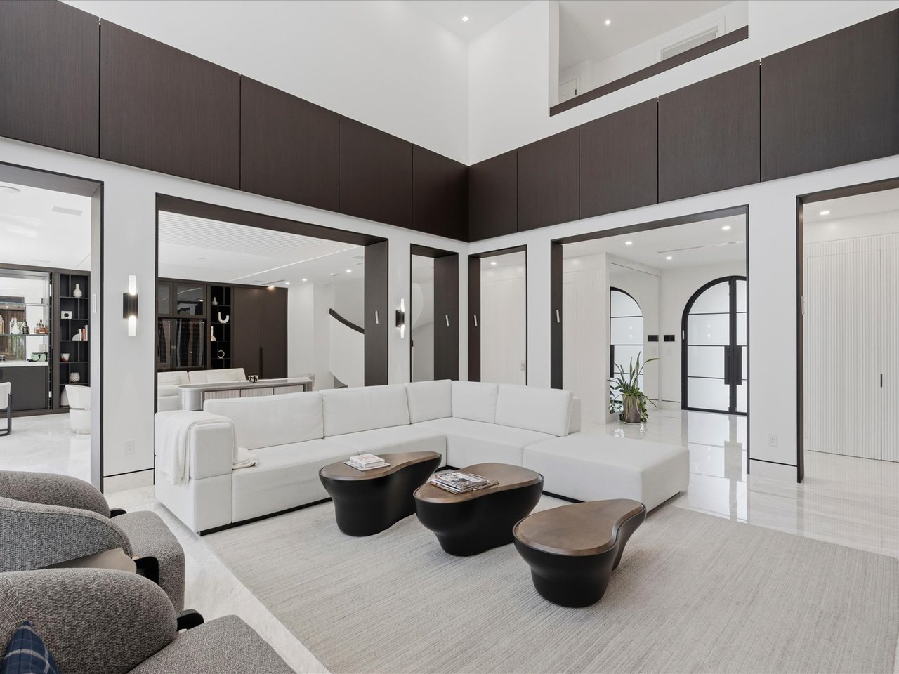 70 Camden Dr, Bal Harbour