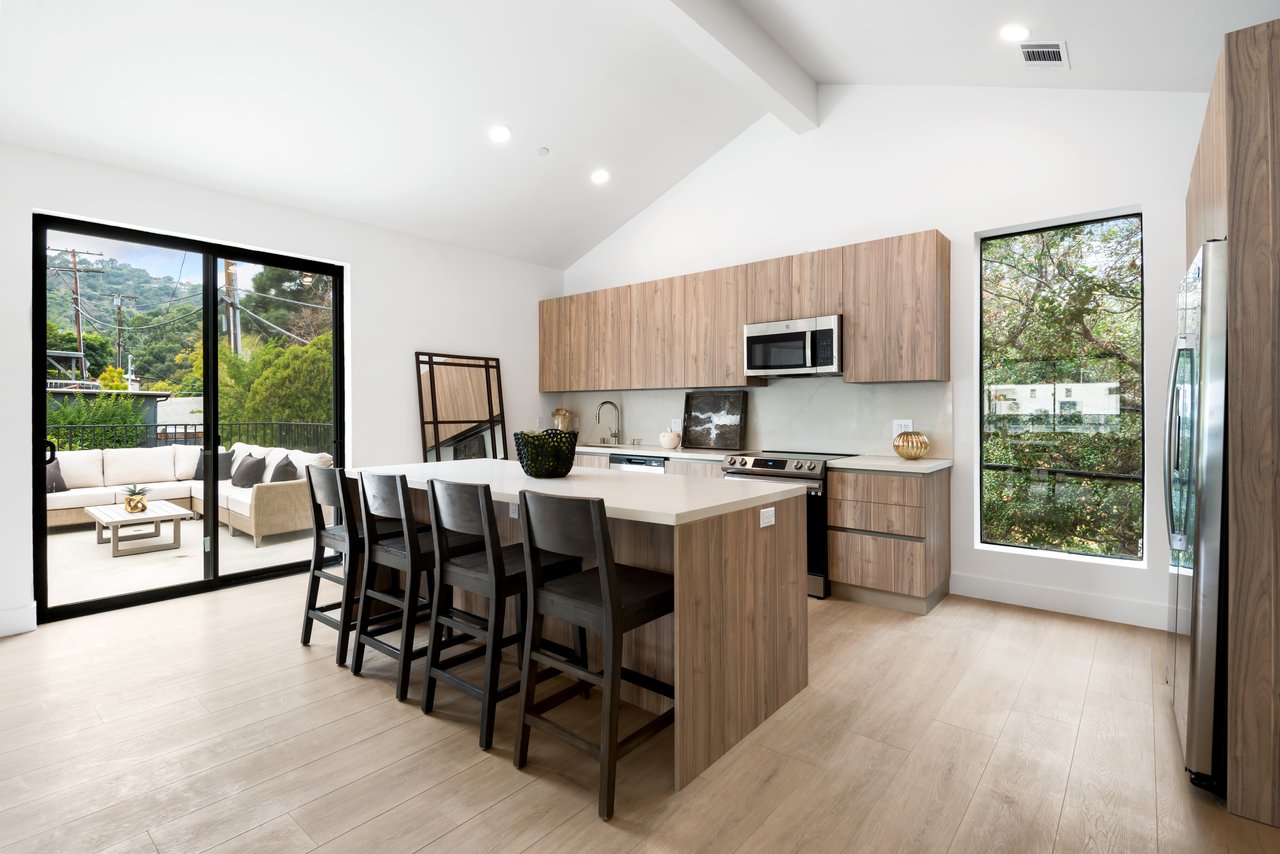 Aurelia Terrace, Regal Pl, 90068