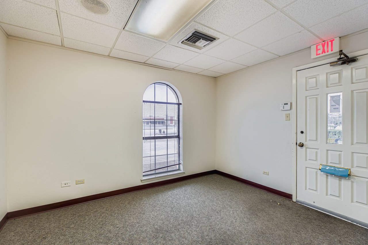 2060 Universal City Blvd