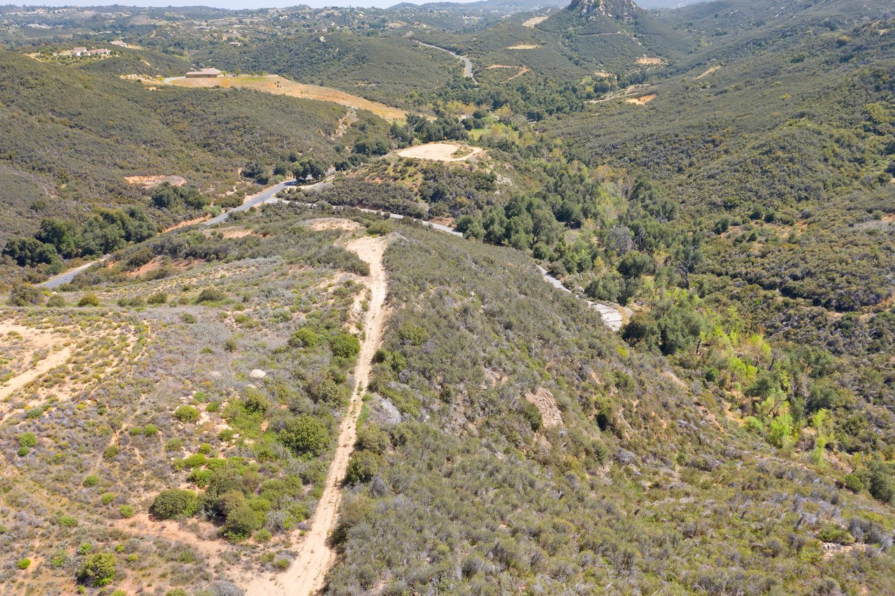 2 La Cresta Highlands Circle