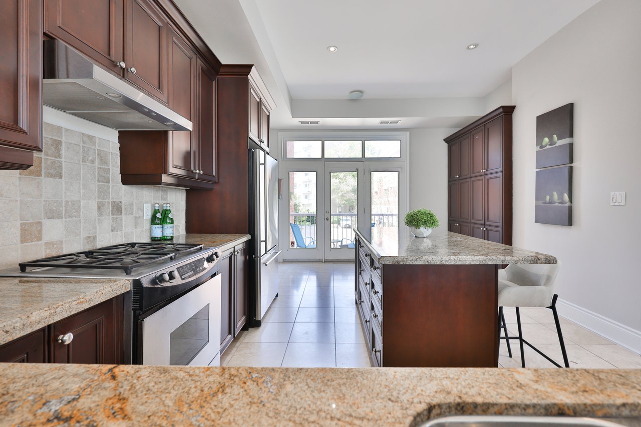 8-120 Bronte Road, Oakville 