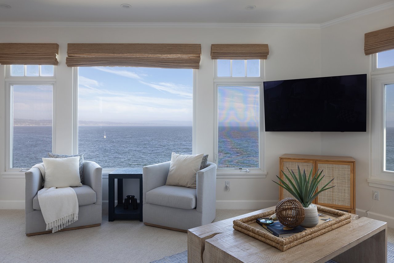 Capitola Oceanfront Retreat - 4840 Cliff Drive