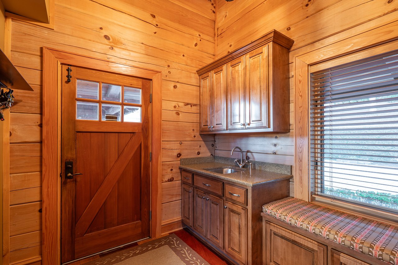3406 Thunder Point