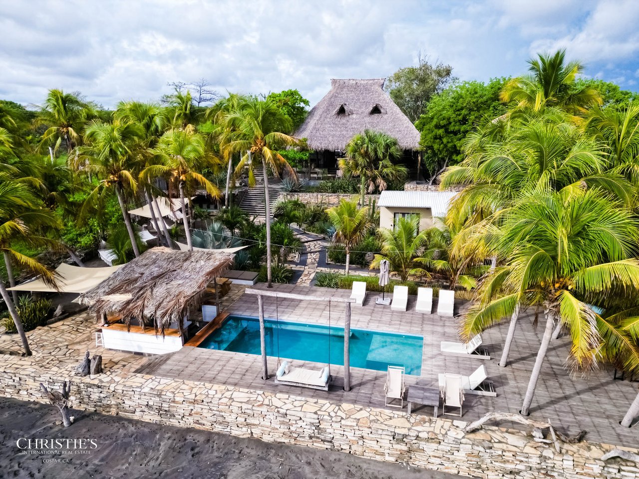 Mandla Boutique Coastal Retreat with World-Class Surf