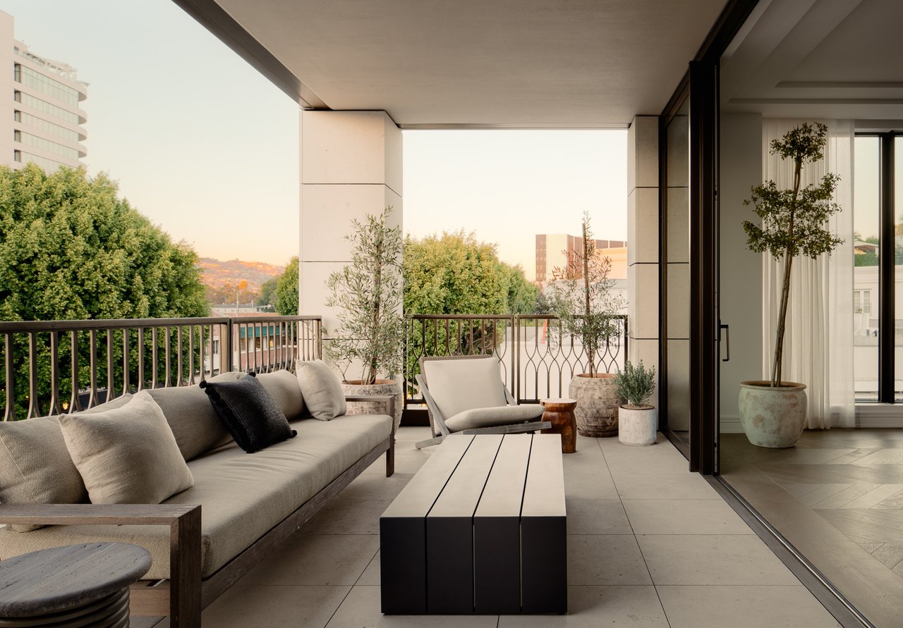 9900 S. Santa Monica Boulevard, No. 3A