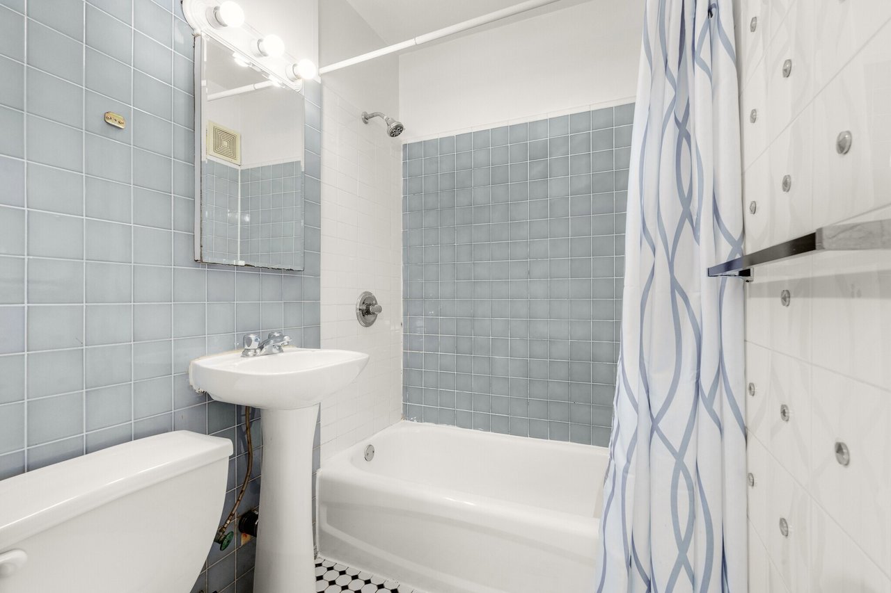 206-208 E 35th St - Building