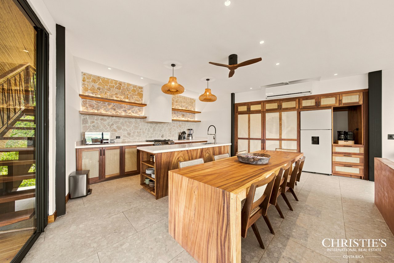 LE CLOS - An Exclusive Three-Residence Estate 