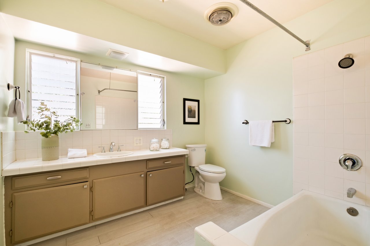 20607 Martha St, Woodland Hills