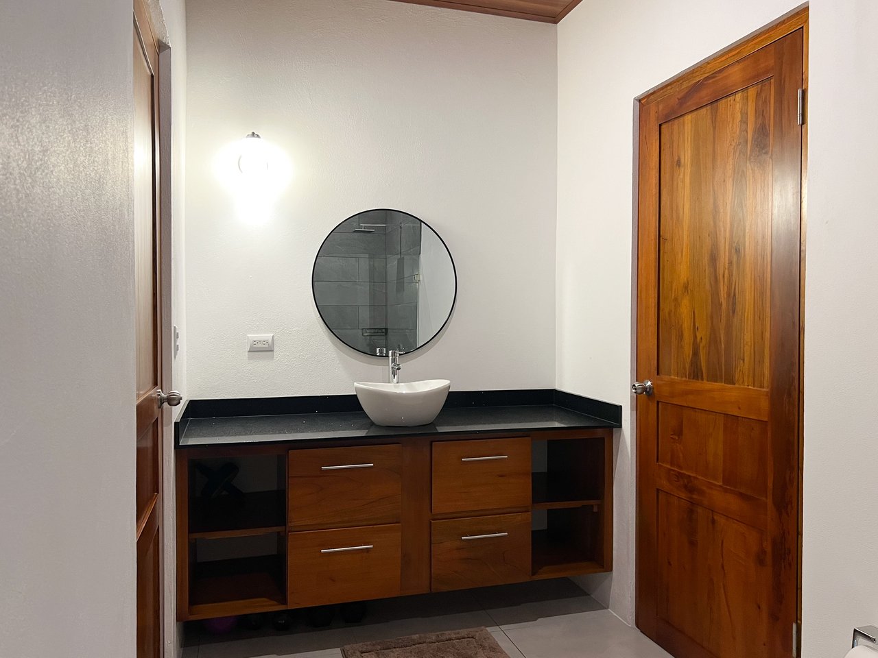 Clean, Modern Home Near Uvita Beach – Perfect Rental or Getaway