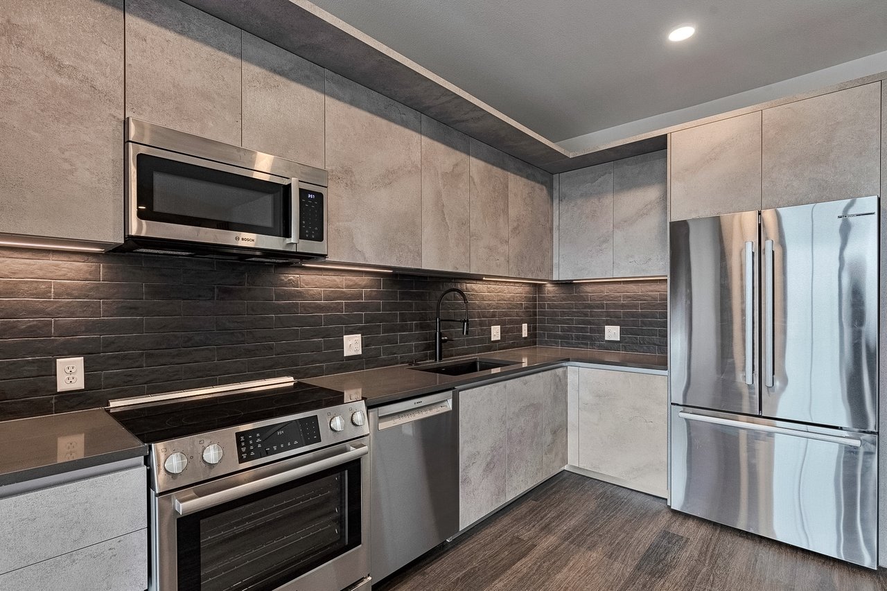 Congress Lofts: 4315 S. Congress Ave #527