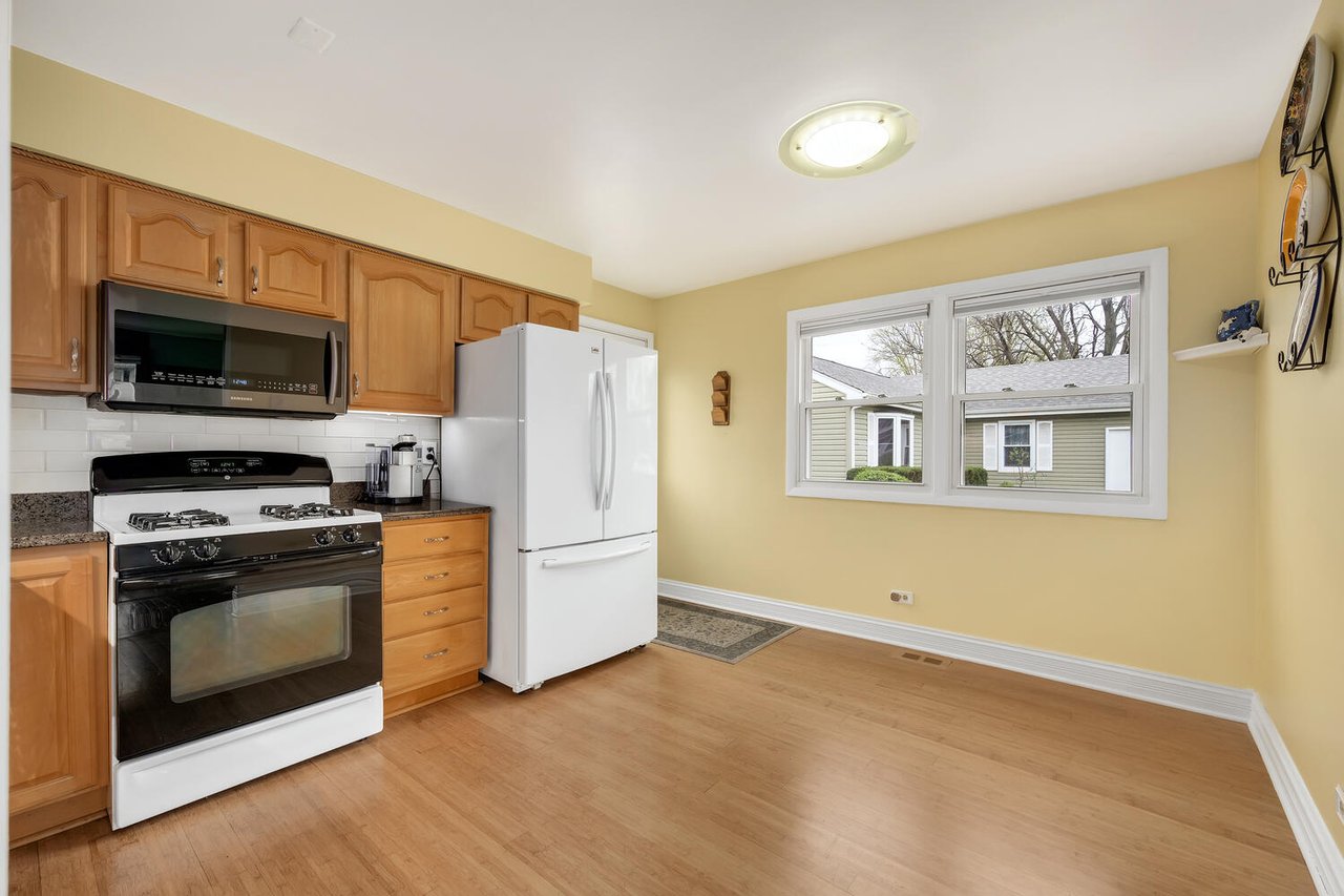 1406 E Elm St, Wheaton IL – Updated Home in Wheaton Estates Near Downtown & District 200