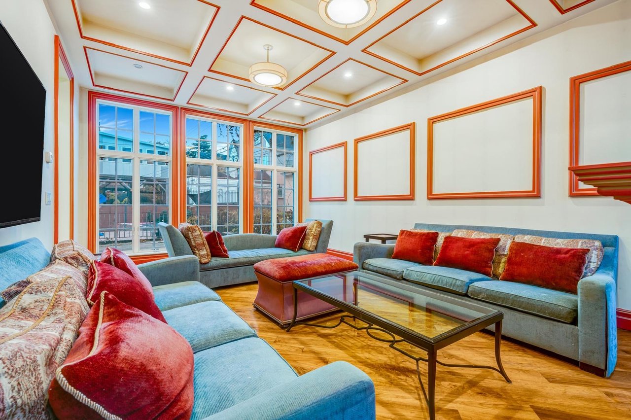 850 E 23rd Street private house