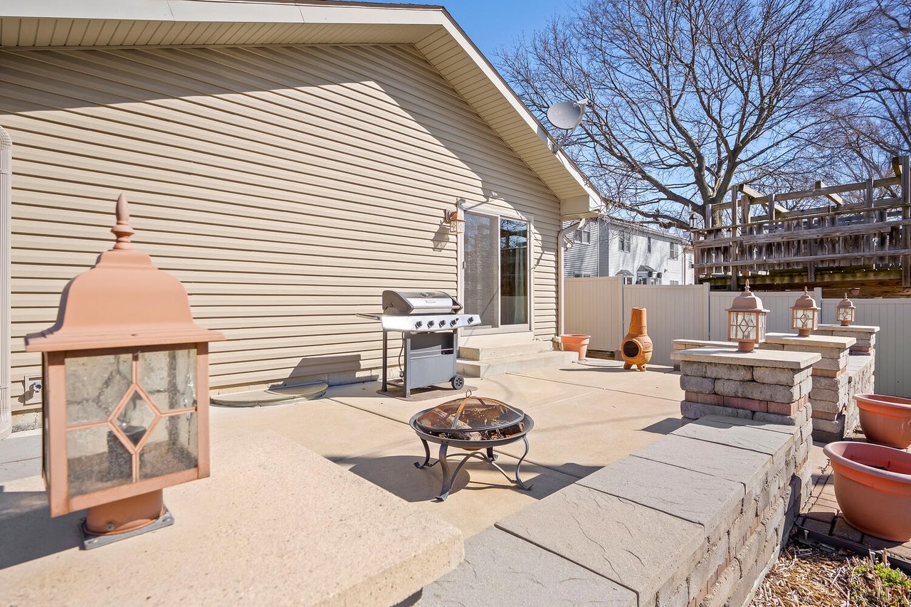 27W015 Manchester Rd, Winfield IL – Updated Home with Forest Preserve Views and 3-Car Garage