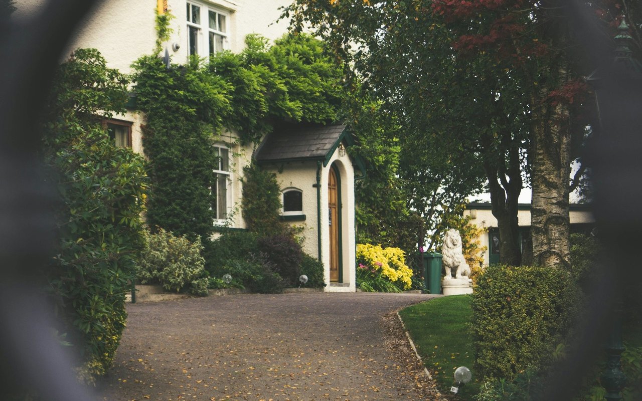 How to Buy a Home While Selling One in Indiana