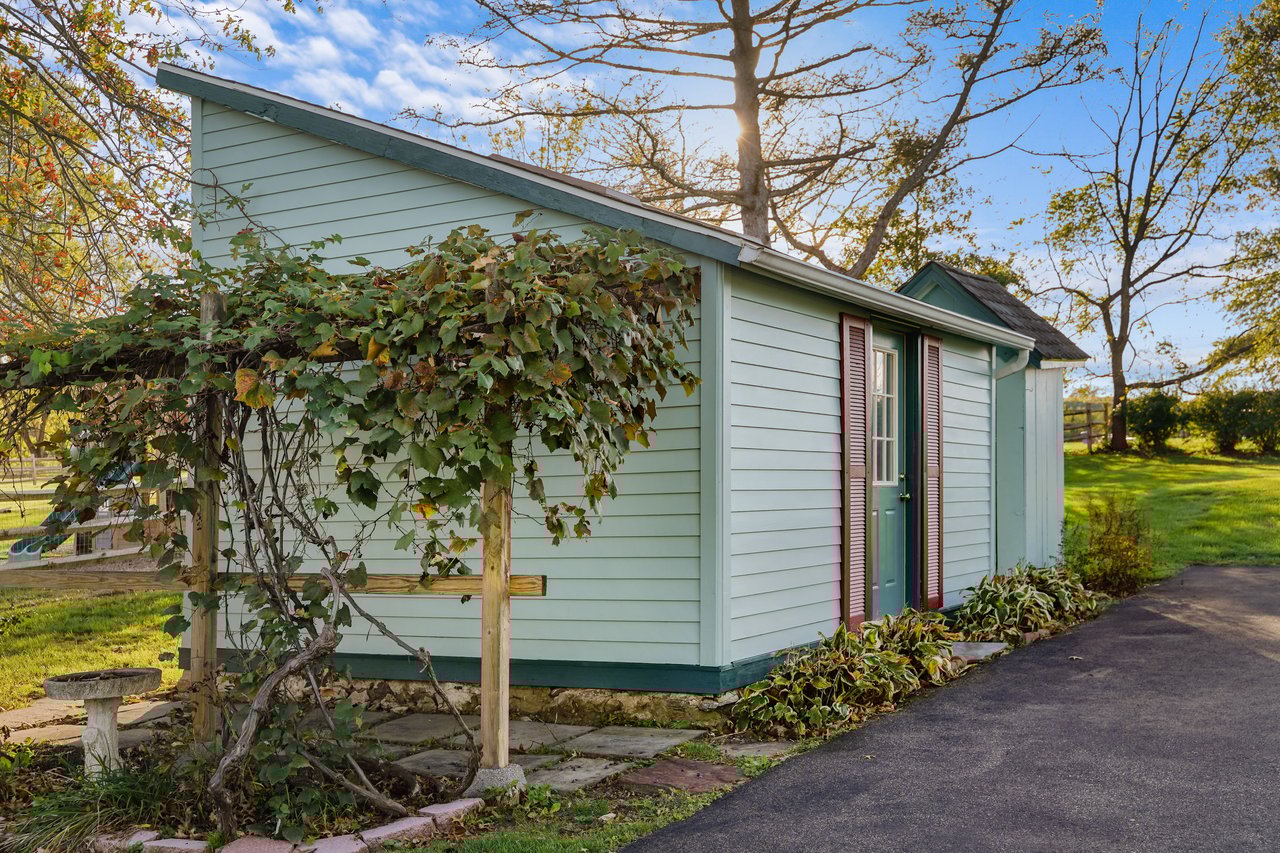 25 Old Turnpike Rd