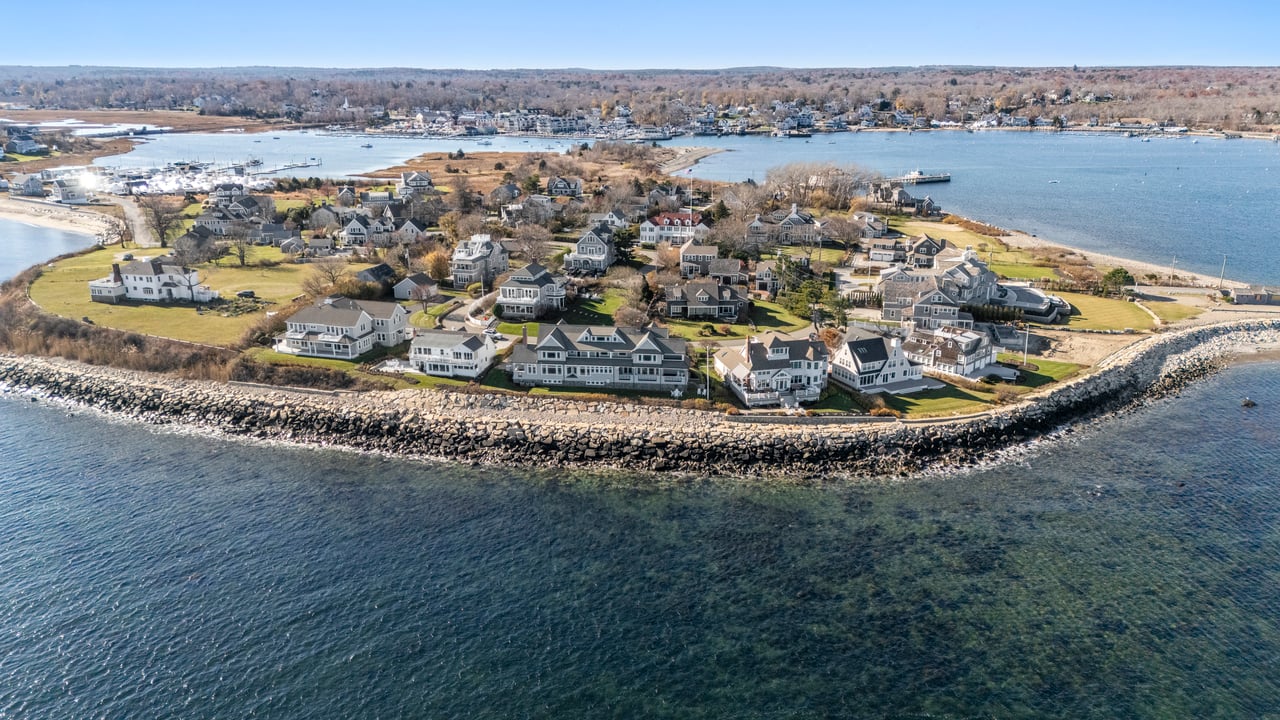 21 Circuit Ave, Scituate