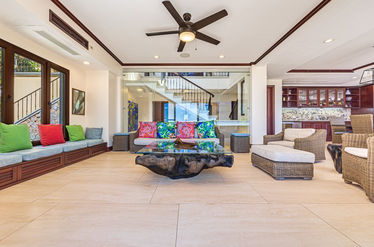 Nido Escondido, Playa Dominical