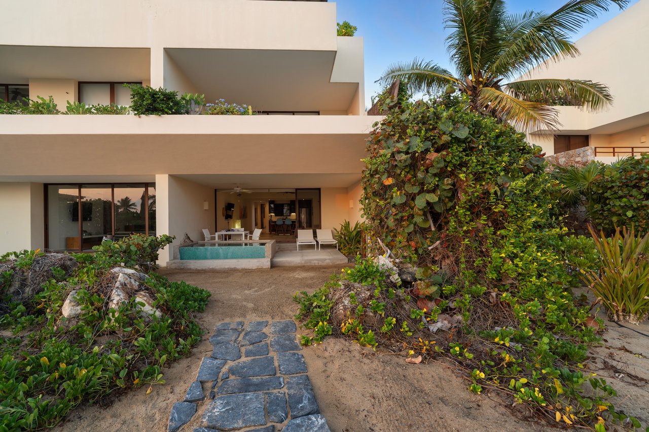 Marea Beachfront Villa I52