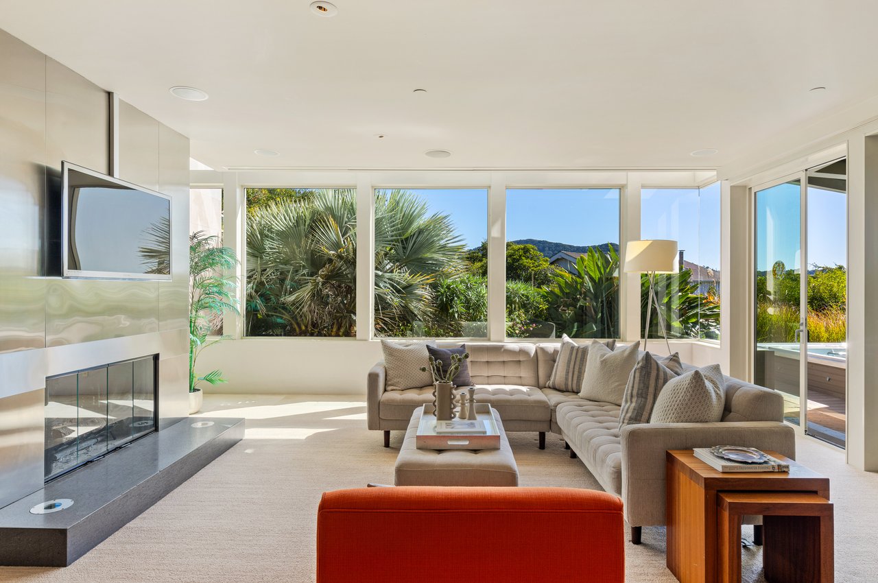 Dramatic Contemporary Architecture and Golden Gate Bridge Views