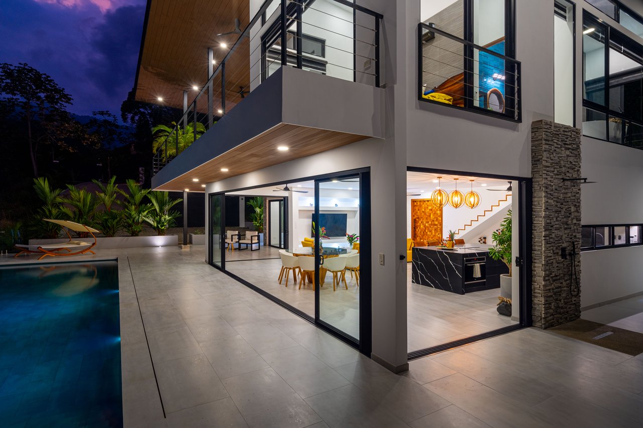 Luxury 4-Bed Home with Ocean & Jungle Views in Ojochal