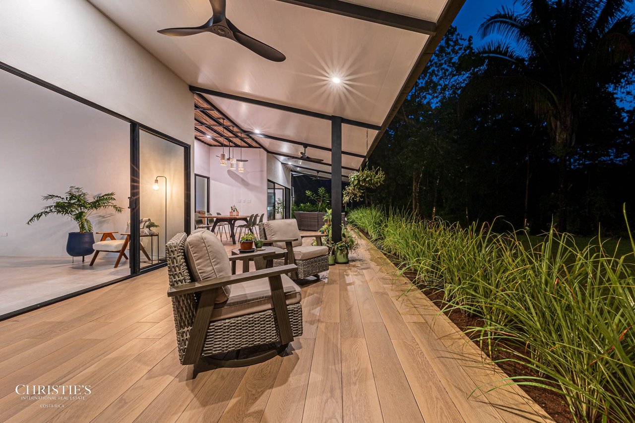 Contemporary Mountain View Villa – 10 Minutes to Playa Dominical