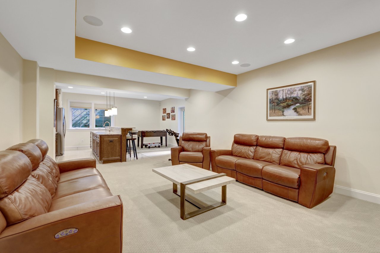 300 Jade Ct NW